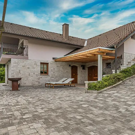 Tatil Evi Vineyard Radovlja With Sauna - Happy *